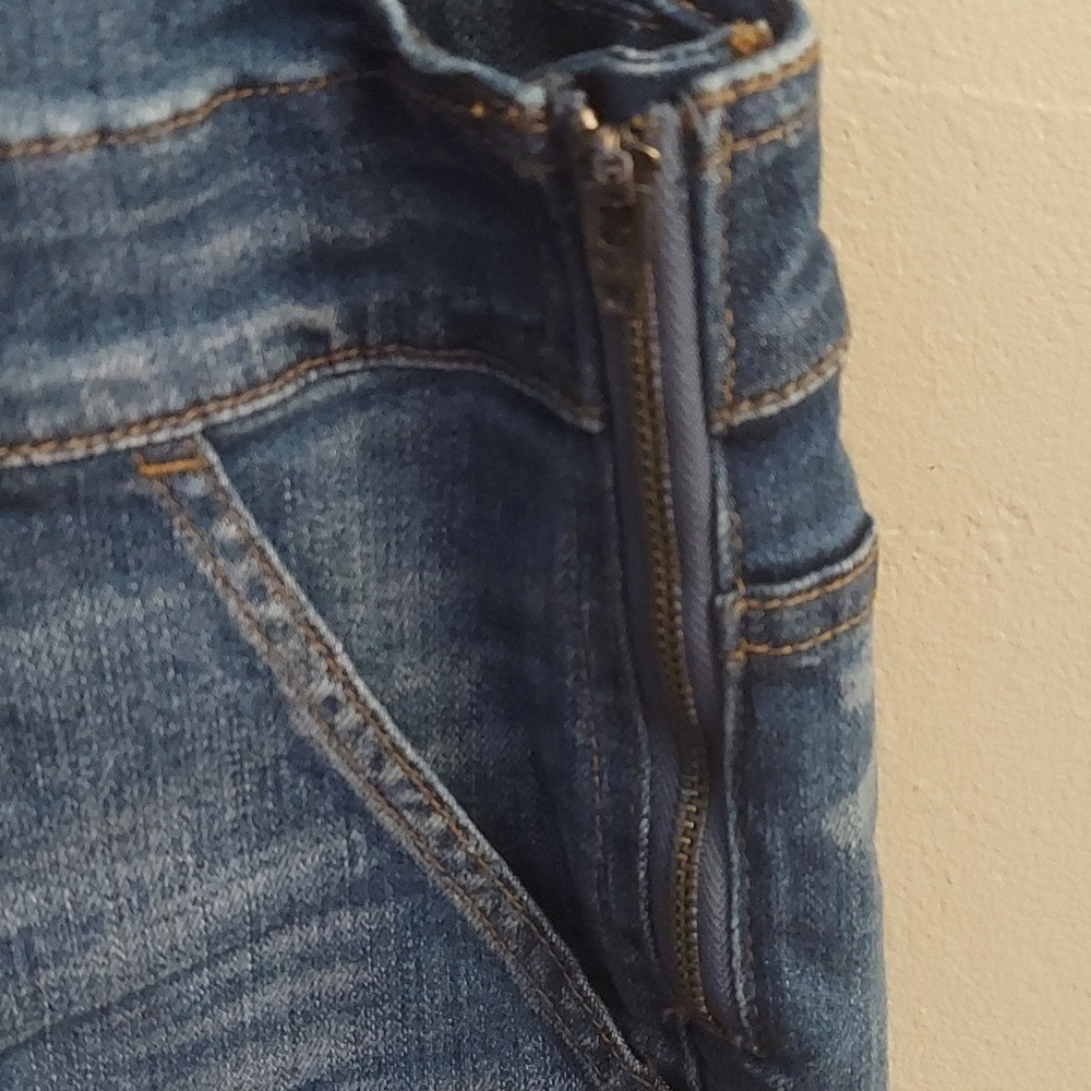 MADEWELL XS Denim Overalls in Jansing Wash with Frayed Hems - Picture 10 of 16